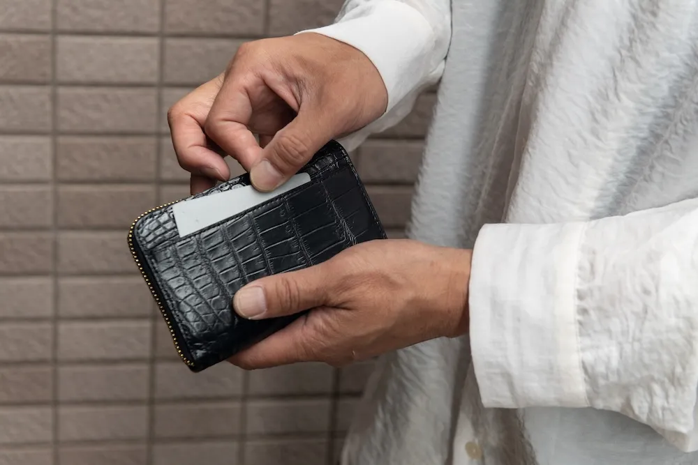 マットクロコハーフラウンドウォレット 外側収納