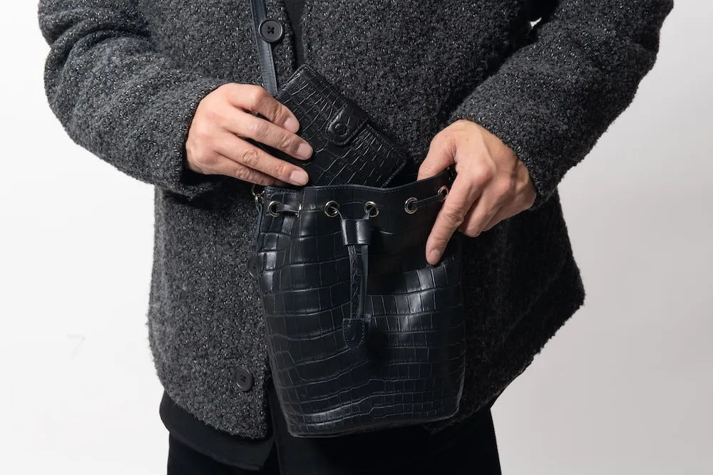 マットクロコ巾着 肩掛け手元
