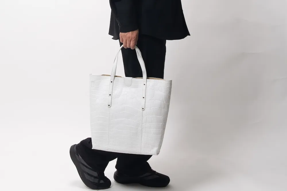 マットクロコソフトトート白 手持ち