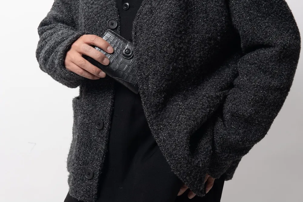 マットクロコボタン付き二つ折財布
正面