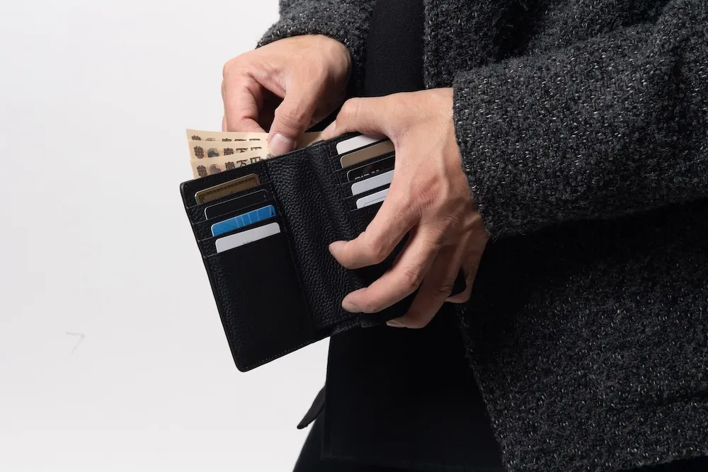 マットクロコボタン付き二つ折財布 お札入れ