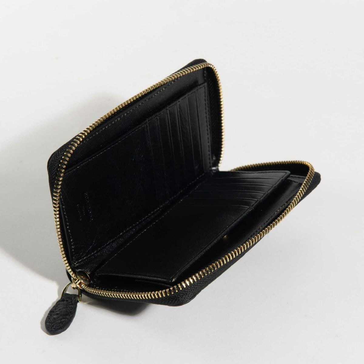 MADE IN ITALYクロコラウンドサイフ本シリーズ唯一のメンズテイストモデルカラブリアンブラック3