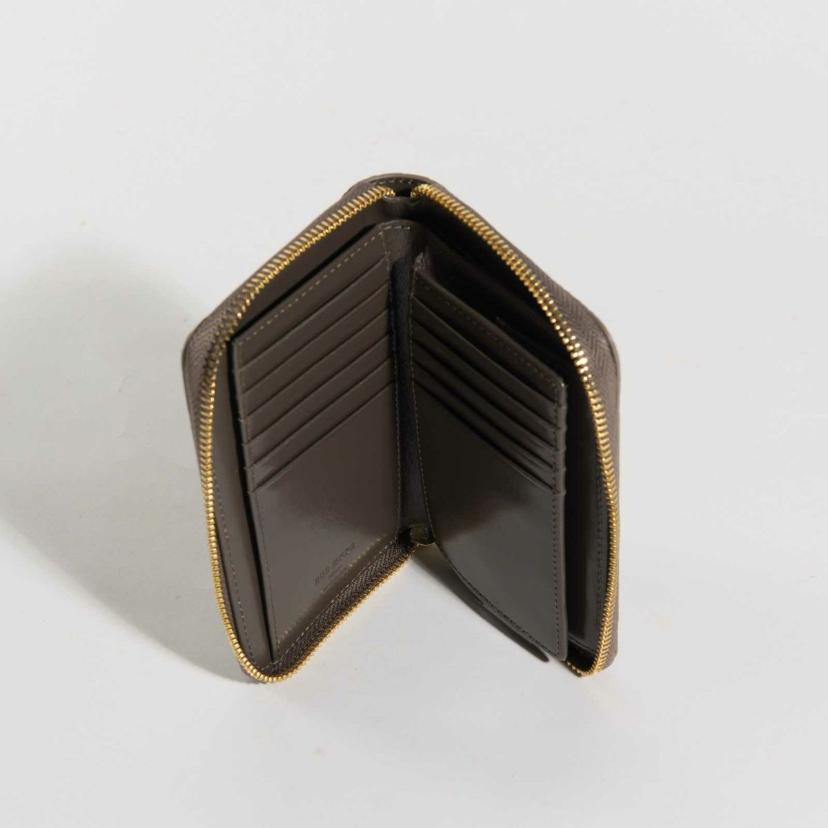 MADE IN ITALYクロコラウンドサイフ本シリーズ唯一のメンズテイストモデルミラネーゼトープ4