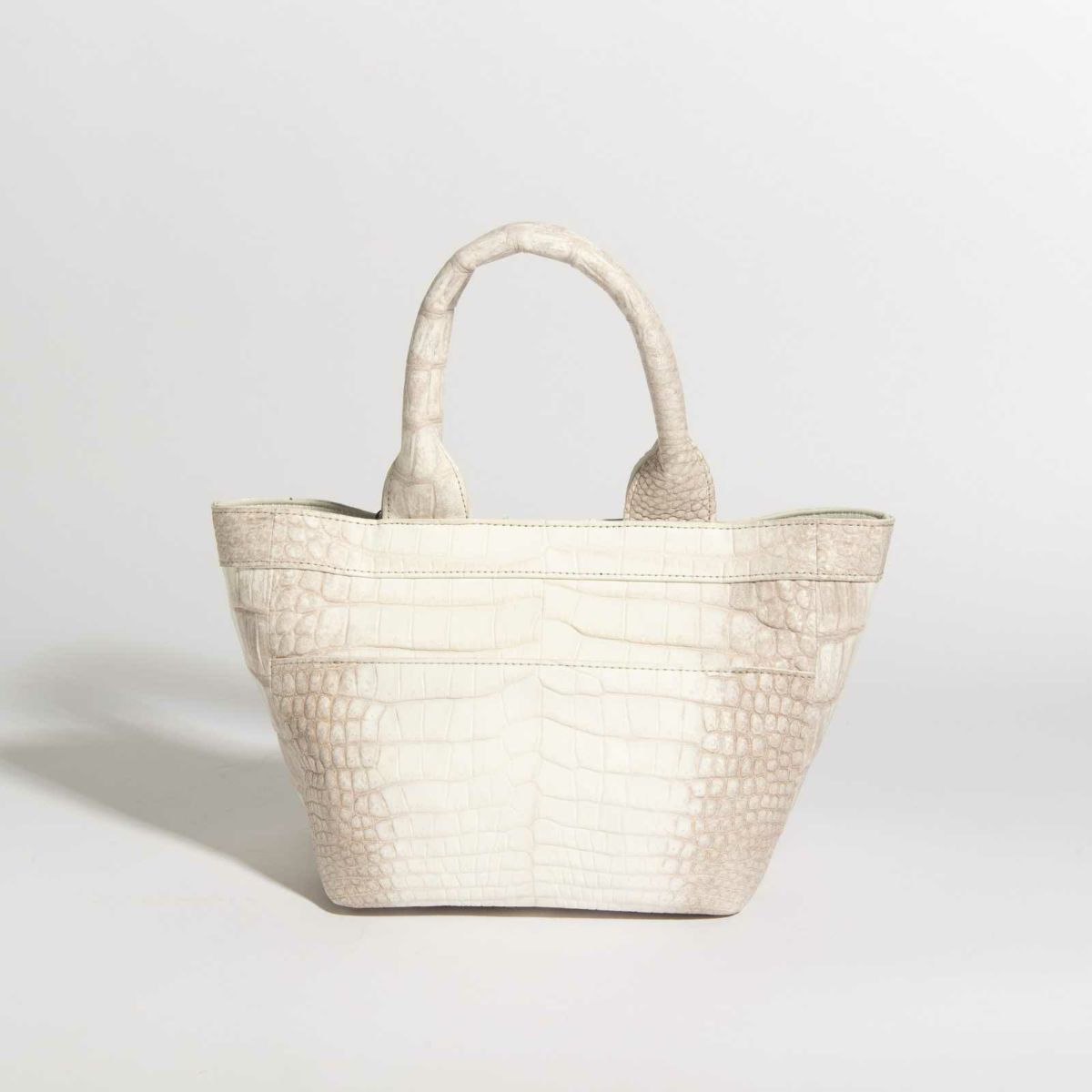 ヒマラヤ染めマットクロコ2匹使い裏面ラムレザー使いバッグ1
