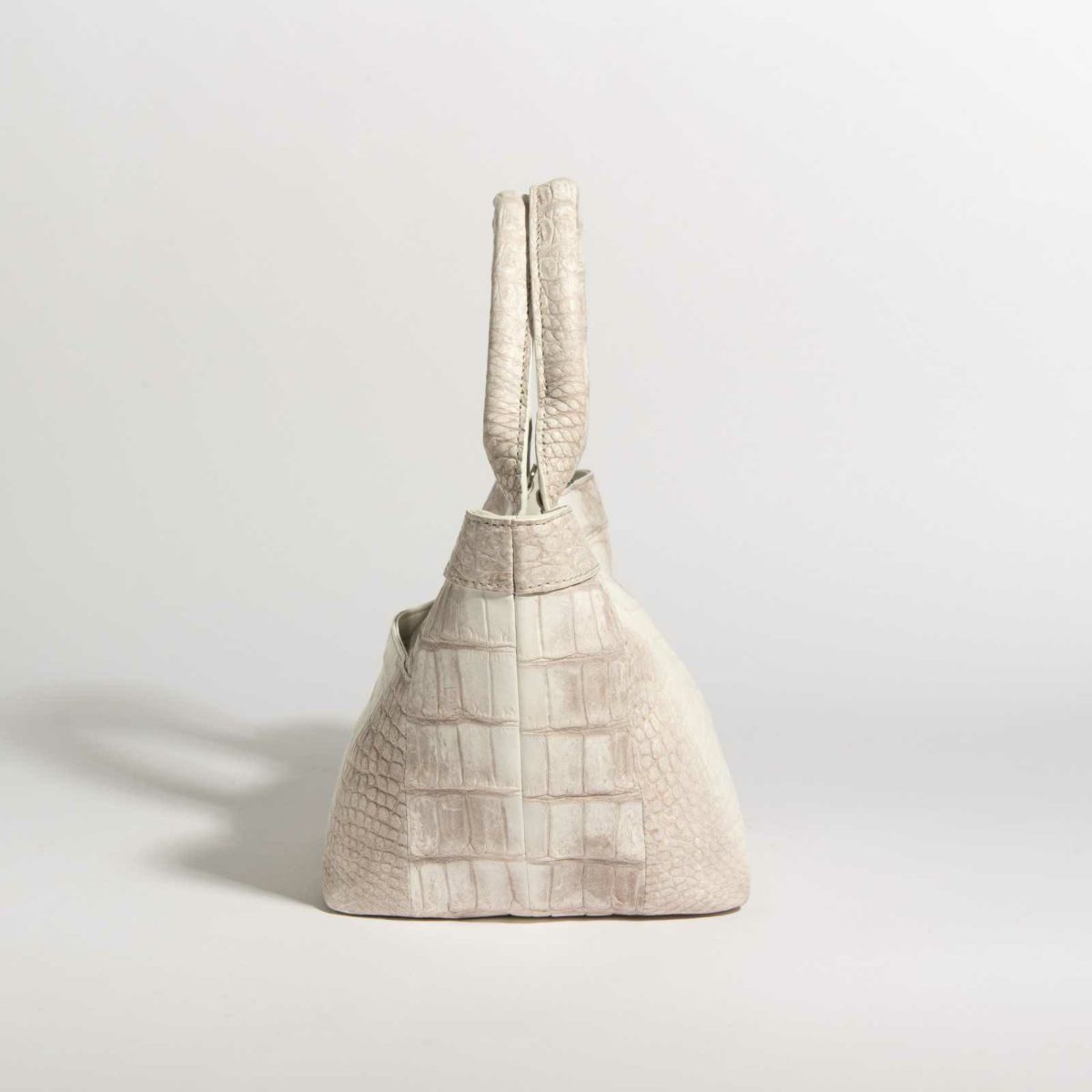 ヒマラヤ染めマットクロコ2匹使い裏面ラムレザー使いバッグ3